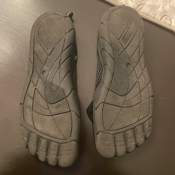 Kids water shoes size 2/3 - Picture 2 of 3